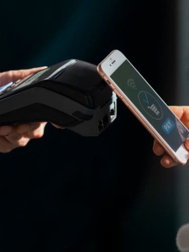 ¿Es Seguro Hacer Pagos con el Teléfono (Sin Contacto)?